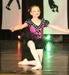 7UPS Kristen Lloyd het haar kategorie - 8-10 jaar - ballet op die SA Uitvoerende Kunste kampioenskappe gehou op 01-10 April 2016 in Rustenburg. Sy het 'n silwer medalje gewen.