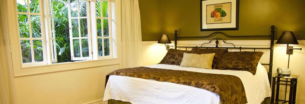 offers 40 very comfortable rooms furnished in a tropical Victorian style with wrought-iron beds and rich damask fabrics.