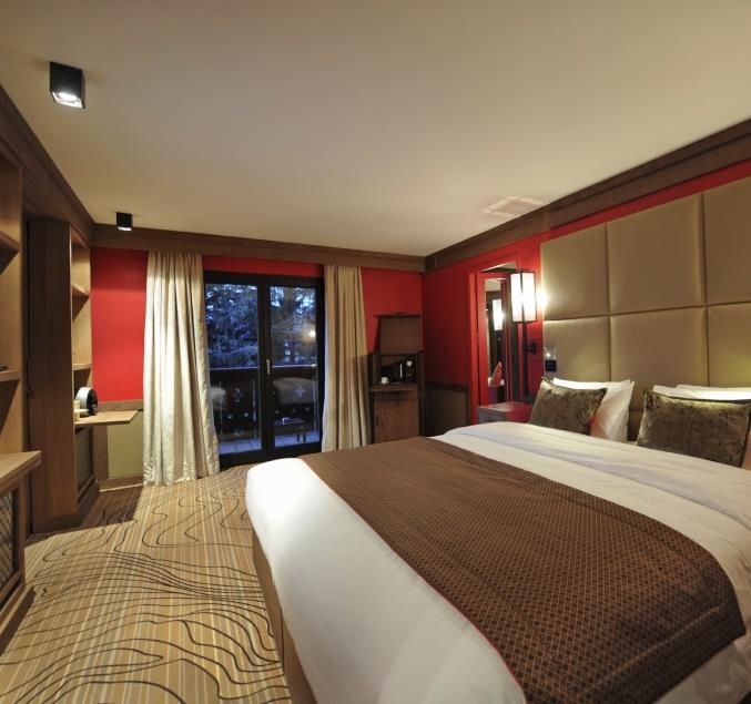 accommodation CLUB ROOM Equipped for your wellbeing, this warm, contemporary-style room combines