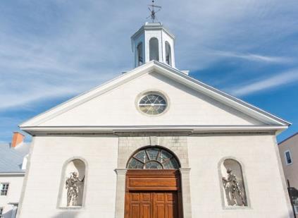 Built by the first missionaries to New France, this Anglican church is known for its historical significance.