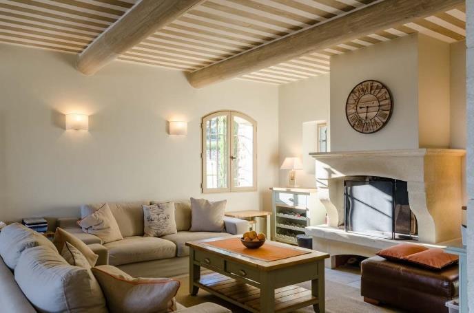 Le Mas de Belle Combe Accommodation About the Property: This property is made up of a main house with 4 bedrooms ensuite, and next to that are 6 more bedrooms ensuite, each with their own entrance.