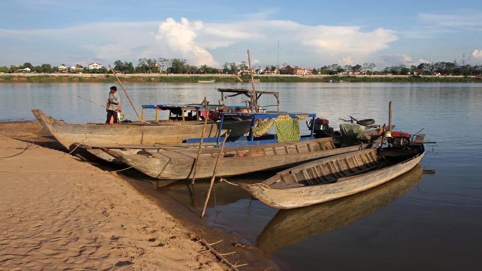DAY 6: MONDULKIRI - KRATIE - KOH TRONG Leaving behind the wilderness of Mondulkiri, drive to Kratie a charming port on the Mekong River.