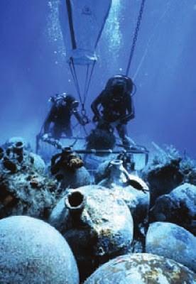 ROMAN MERCHANT SHIPS WARHORSES of the ANCIENT WORLD A Divers Gather Amphorae from a Shipwreck At its peak, the Roman Empire completely encircled the Mediterranean Sea, which First Century Romans