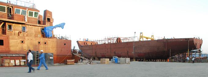 Ship Building in Gujarat Gujarat boasts of ~60% share of the Indian shipbuilding order book (by DWT) 9 operational shipyards having capacity of ~1 million DWT; and 10 more under various stages of