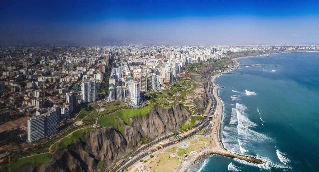 Lima: Capital city TOTAL POPULATION 9 886 647 Lima Metropolitana TEMPERATURE From 29º to 30º In summer (December to April) From 17º to 23º In winter (June to November) FLIGHT TIME EUROPE 12 HOURS