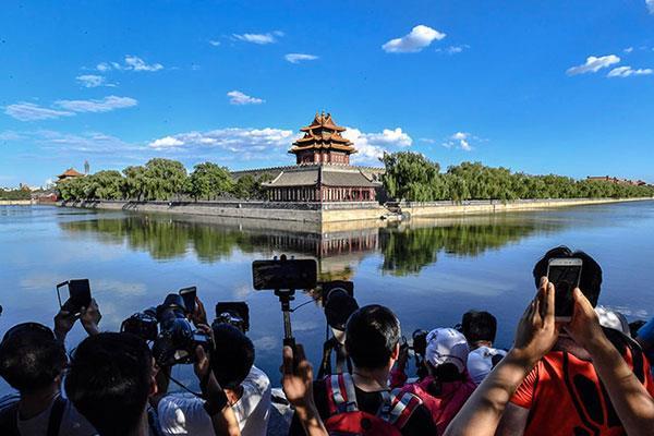 How tourism is becoming a new driving force in China's growth Xinhua Updated: 2018-03-05 17:07 Photography enthusiasts take photos of the Forbidden City, a popular tourism spot, in Beijing, August 6,