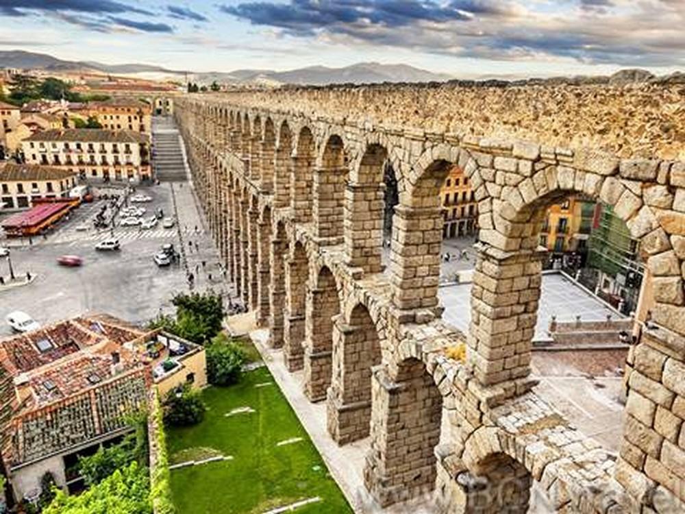 With one hundred and sixty six arches composed of over twenty five thousand granite blocks it is one of the most impressive structures in all of Spain.