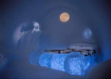 temperature in Jukkasjärvi drops below zero ice artists arrive from the