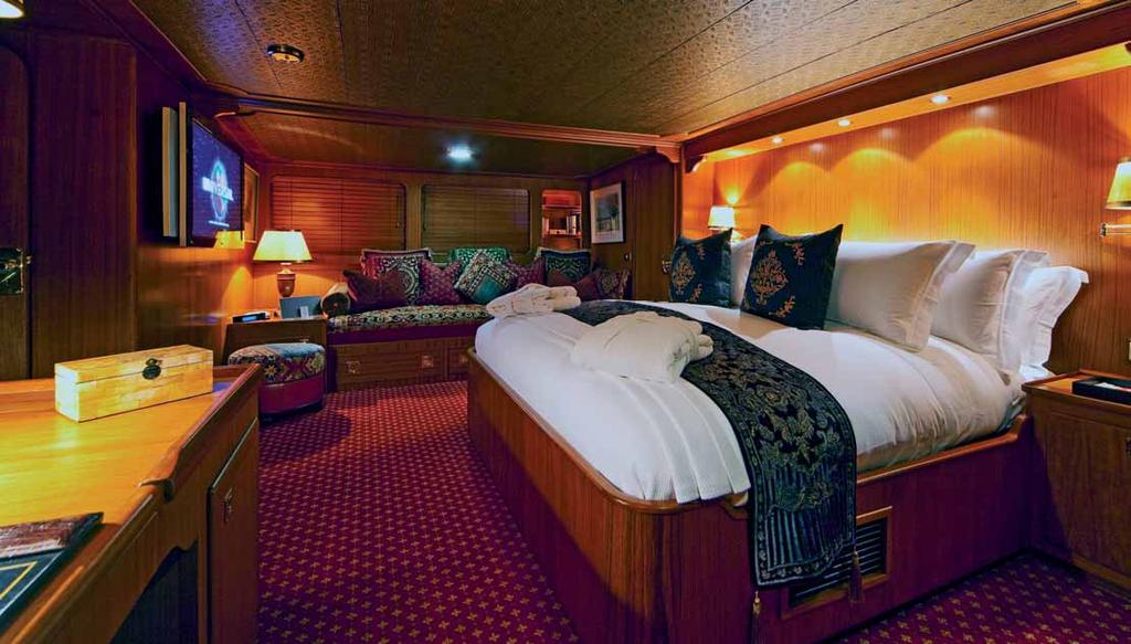 MASTER STATEROOM Located on the lower deck, Sarita Si s Owner Stateroom reflects the same warm and incredibly comfortable
