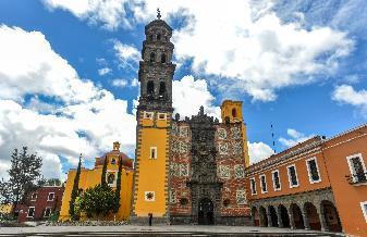 DAY 8 OAXACA PUEBLA TEQUESQUITENGO (500km 6 hrs) Take to the road after breakfast at the hotel, heading northwards through the highlands of the Sierra Mixteca and arriving after midday at the