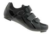 The mountain bike shoe has a stiff outer sole with a rough profile and closes tightly around the foot thanks to the Micro SL with Velcro closures.
