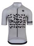 TREND CAMO TILE JERSEY (P.95) Camouflage has never been so eye-catching. The sleek lines of this technical and functional shirt ensure you will definitely be noticed on your bike.