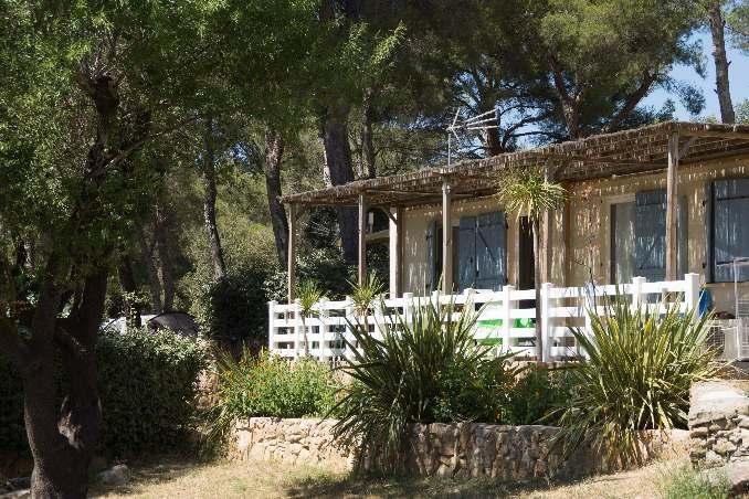 Type: Chalet 60m² with a covered terrace and