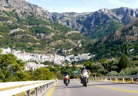 You visit Granada and its Alhambra and enjoy sheer riding pleasure in the mountain roads of the Sierra Nevada, before you return along the Mediterranean back to