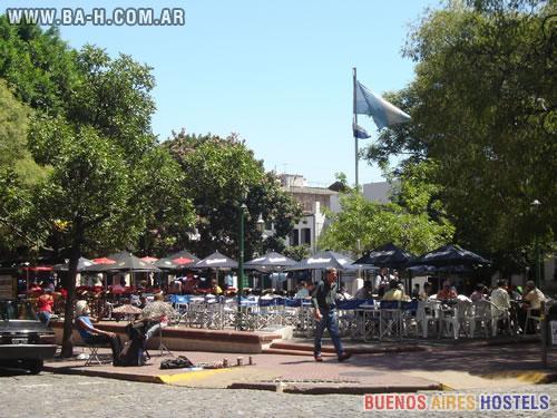 When choosing a place, you should consider Plaza Serrano in Palermo (J.L. Borges and Honduras), Plaza Dorrego in San Telmo (Defensa and Humberto 1º) or Puerto Madero.