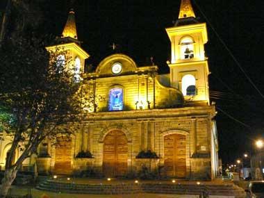 La Catedral church On the corner of Garcia Moreno and Sucre streets is the cathedral, a sumptuous Roman and eclectic style building with an adobe facade that memorializes the survivors of the