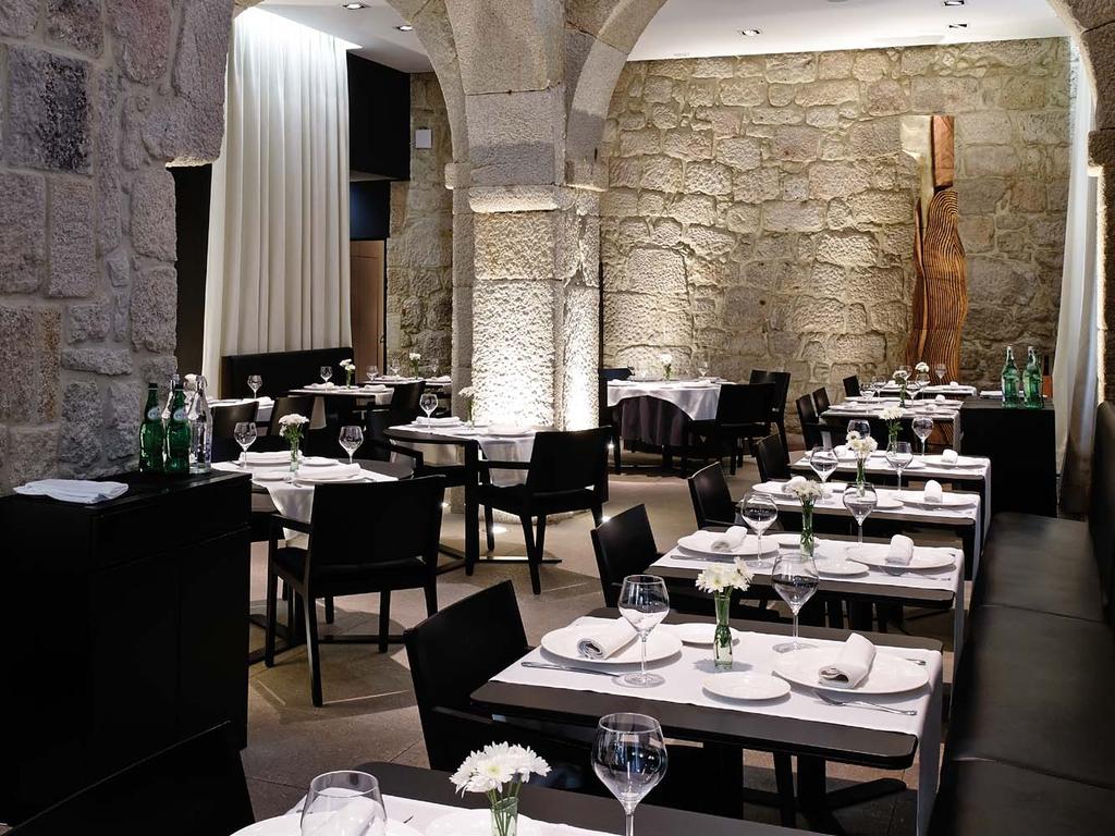Forno Velho restaurant With seating for up to 140 diners, the Forno Velho restaurant offers a varied menu combining traditional