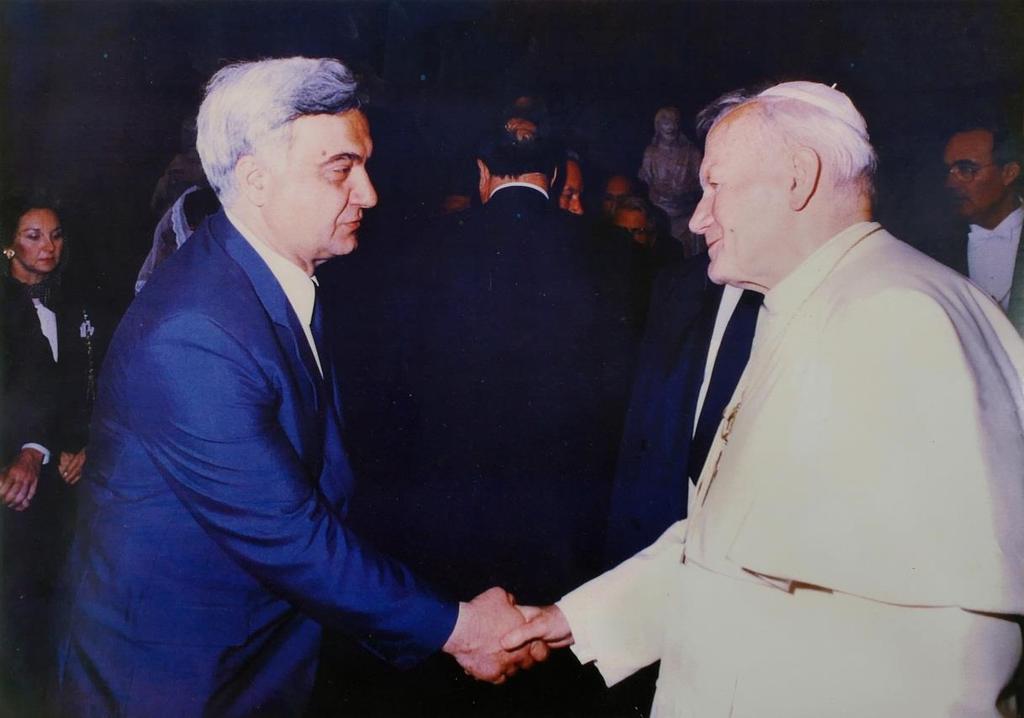 48 Goce Spasovski and Olivera Stojceva-Taneva Fig. 12 M. Polenakovic and the Holy Father, Vatican (1990) In 1993, the First Congress of the MSNDTAO was held in Ohrid under the Presidency of M.