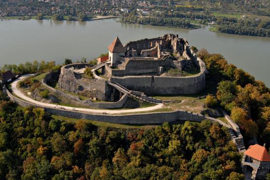 3. day in Budapest Full day tour options: 1. Tour to Visegrad and Szentendre with lunch and knight tournament in Visegrad See the Danube bend - it means to make an excursion into Hungary s history.
