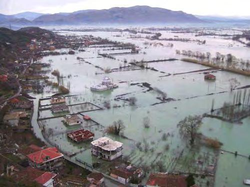 Figura 2 2 Përmbytje e Ultësirave në rrethin e Shkodrës, Shqipëri 2010