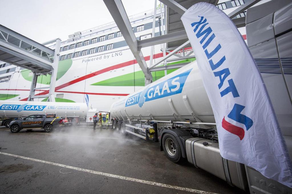 BUNKERING PIONEERING VIDEO For the first-time use of LNG in the bunkering
