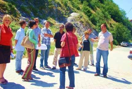 të vendosur brenda zonës së projektit, OJQ Handikos që përfaqëson personat me nevoja të veçanta, artistët lokal, si dhe banorët që jetojnë brenda zonës historike. PIK i MuSPP Komuna e Prizrenit, 2009.