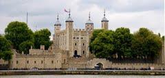 00pm) The day includes a visit to the Tower of London, home of the Crown Jewels followed by a boat trip along the Thames to Greenwich, home of the Royal Observatory and Maritime Museum LUNCH LUNCH