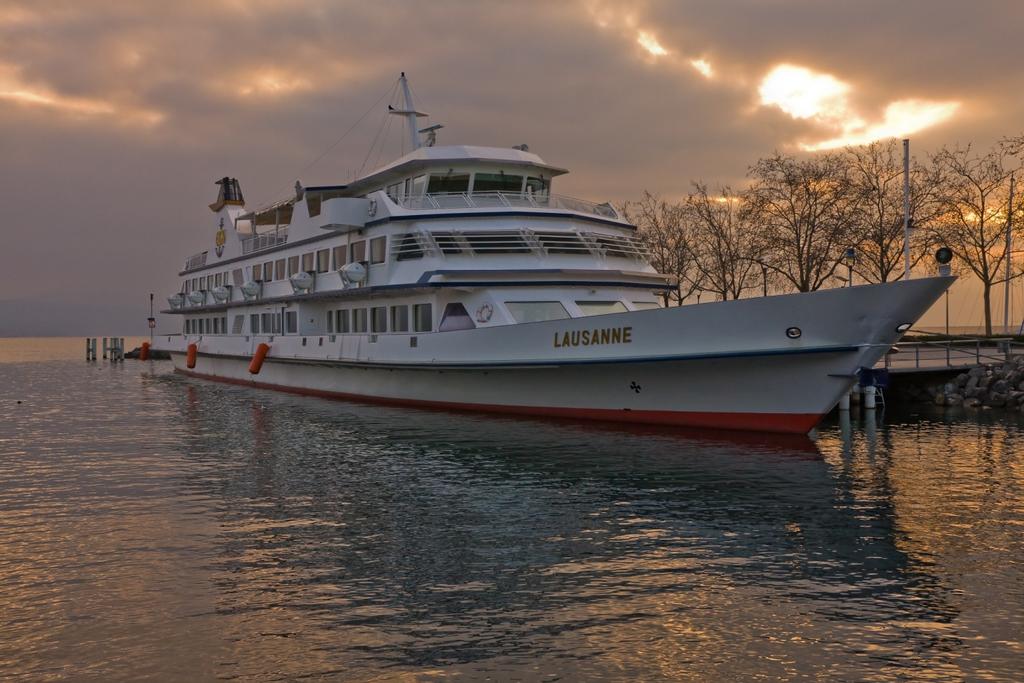 Optional Boat Cruise Wednesday 9 July 2014 Conference Dinner Cruise La Suisse The CGN s boat Lausanne is an original choice for hosting an event in an exceptional and prestigious setting.