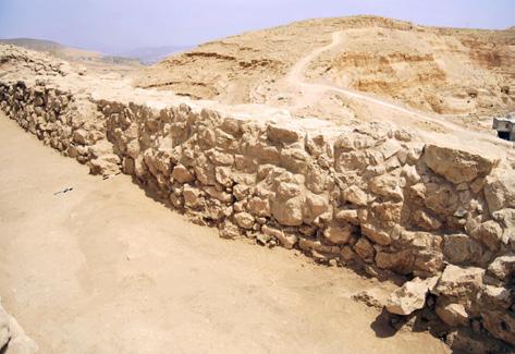 In Area B North, at the most exposed side of the site, the defensive system was reinforced: a 1.6-1.8 m wide Outer Wall (W.155) was added around 1.