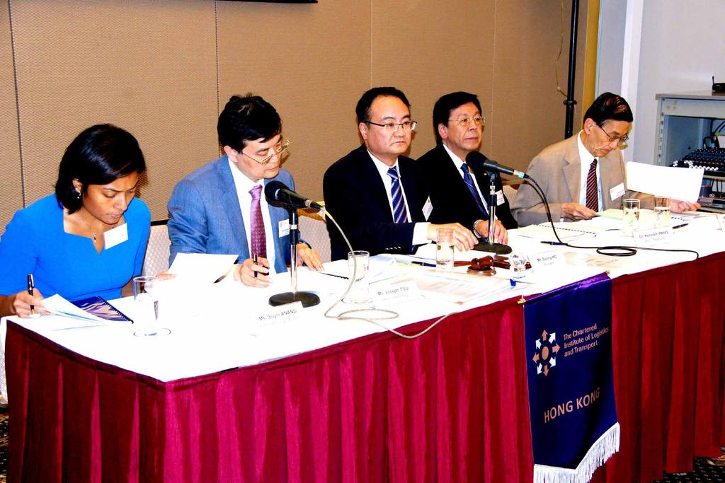 香港運輸物流學會 CILTHK Annual General Meeting 2016 Newsletter JUL- SEP 2016 (from left to right) Ms Suyin Anand, Honorary Legal Advisor; Mr Joseph Tsui, Honorary Secretary; Mr Sunny Ho, President; Dr