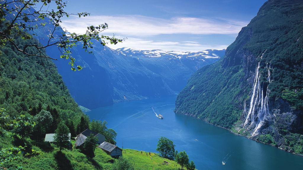 3 420 Foto: Per Eide / Fjord Norway Sogne!ord in a nutshell & Prices include transport by!ord express boat, bus and trains. UNESCO Fjord Bus tour Duration 3 days or more, runs daily 25. June - 26.