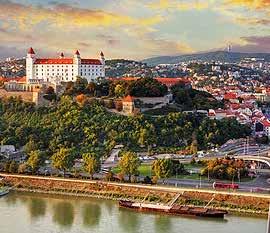 DISCOVERING THE DANUBE A Luxury River Cruise Experience from Prague to Budapest September 3-13, 2019 TOUR HIGHLIGHTS & INCLUSIONS Air From Most Major U.S. Gateways Deluxe Motorcoach Transportation 7
