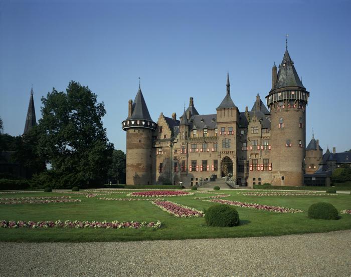 Thursday evening, September 20, we will have dinner at De Haar Castle, one of the largest castles in The Netherlands.