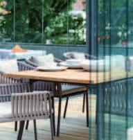 The contemporary design of the low profile glass roof system provides a visually discreet 360