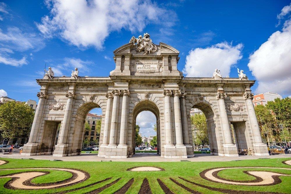 Madrid, candidate for the IEEE I 2 MTC 2021 The City of Madrid The Convention Center & Accommodation Local Support