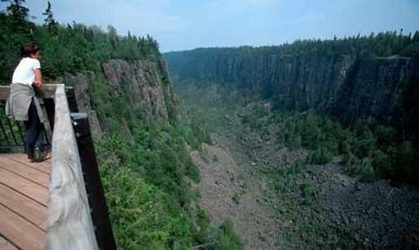 and Gorge observation deck 11:45am - go to Simcoe Plaza and climb the lighthouse for some amazing views 12:00pm - have lunch in the downtown or at one of the