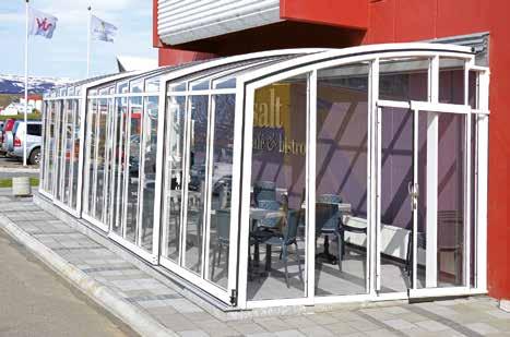 CORSO enclosures will attract new customers as well as old into your establishment. CORSO enclosures take customers outside, secure and protected from the elements by their transparent structure.