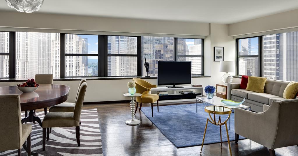 SWEEPING VIEWS ENHANCE THE EXPERIENCE Dining & Living Room Area Master Suite TOWERS METROPOLITAN SUITE 3,500