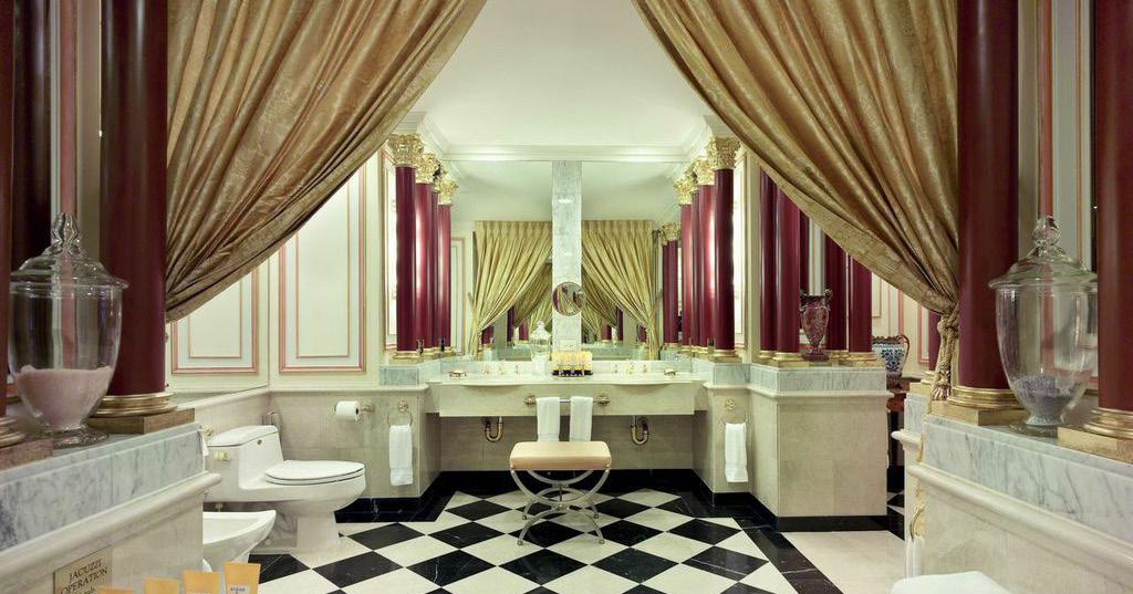 A MANHATTAN PALACE Royal Bathroom Royal Suite Master Bedroom THE ROYAL SUITE 4,000 sq. feet / 372 sq.