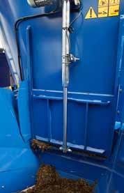 Smooth feed discharge The design of the outlet, including side and rear doors, help ensure thorough mixing and cutting process, plus smooth