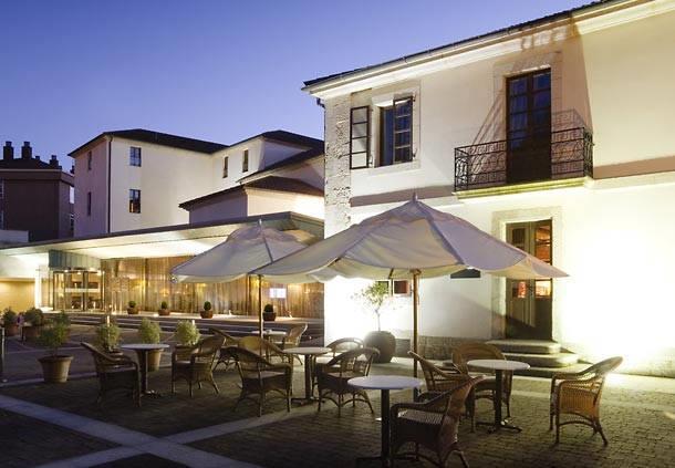 Quinta das Lagrimas is today a beautiful hotel decorated in traditional Portuguese style providing guests comfort and relaxation. It is conveniently located in the heart of the historic town.
