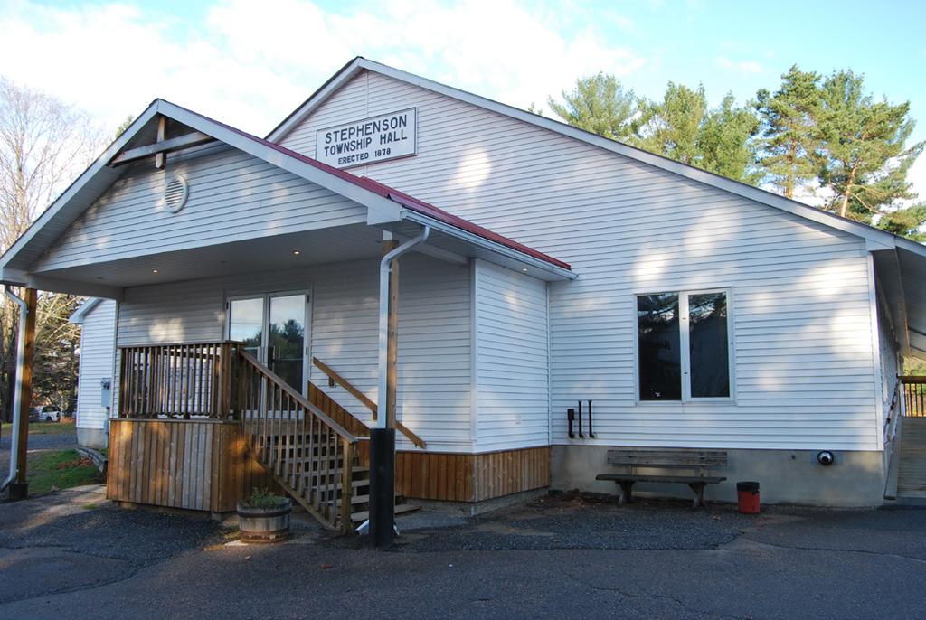 PORT SYDNEY COMMUNITY HALL 607 Muskoka Road 10, Port Sydney Capacity = 221 Full kitchen facility, including place settings of china and cutlery for 221 Stage 60-foot deck stretches along the front of
