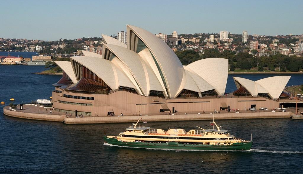 Best of Australia Hop aboard this 14-day trip down Australia s East Coast and make the most of your time.