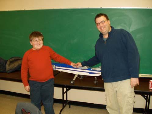 March 2009 Volume 16 Issue 3 Page 4 Top Gun Dave Taitel of Venture Hobbies donated a used Hobbico Michael Boyd won the $50 Venture Hobbies gift trainer to Michael Boyd. certificate.