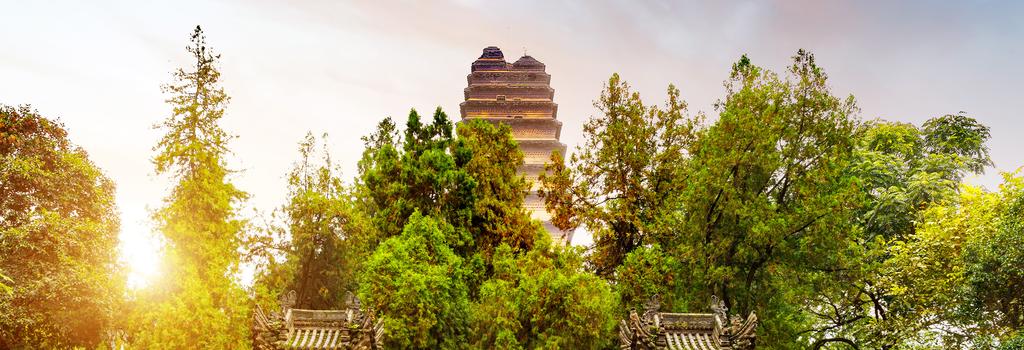 XX DAY HIGHLIGHTS PACKAGE 11 THE ITINERARY have been built more than 400 years ago. The exquisite garden architecture has made the garden one of the highlights of Shanghai.