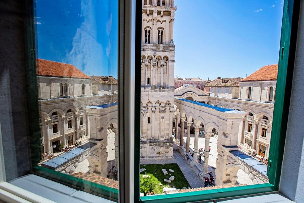 4. STUDIJA SLUČAJA HOTEL BAŠTINA ANTIQUE SPLIT Hotel baština Antique Split" je hotelijersko-turistički objekt koji je smješten u strogom centru grada Splita, svega nekoliko metara od katedrale sv.
