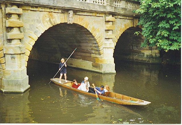 Oxford Punting Tours Situated under Magdalen College Tower, at the end of Oxford s world famous high street you will find Magdalen Bridge Boathouse.