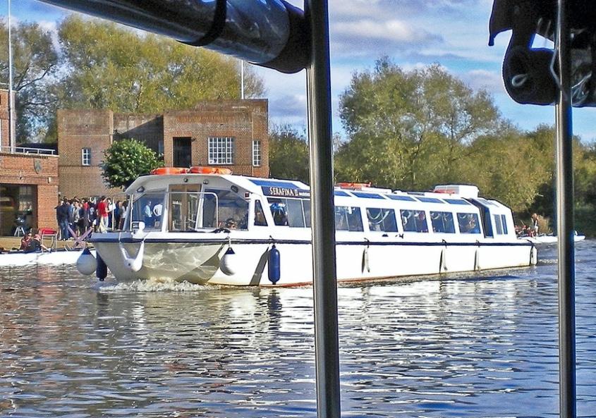 Many of our sightseeing tours cruise along the famous university regatta course from folly bridge but public boat trips are also available to stunning port meadow on the
