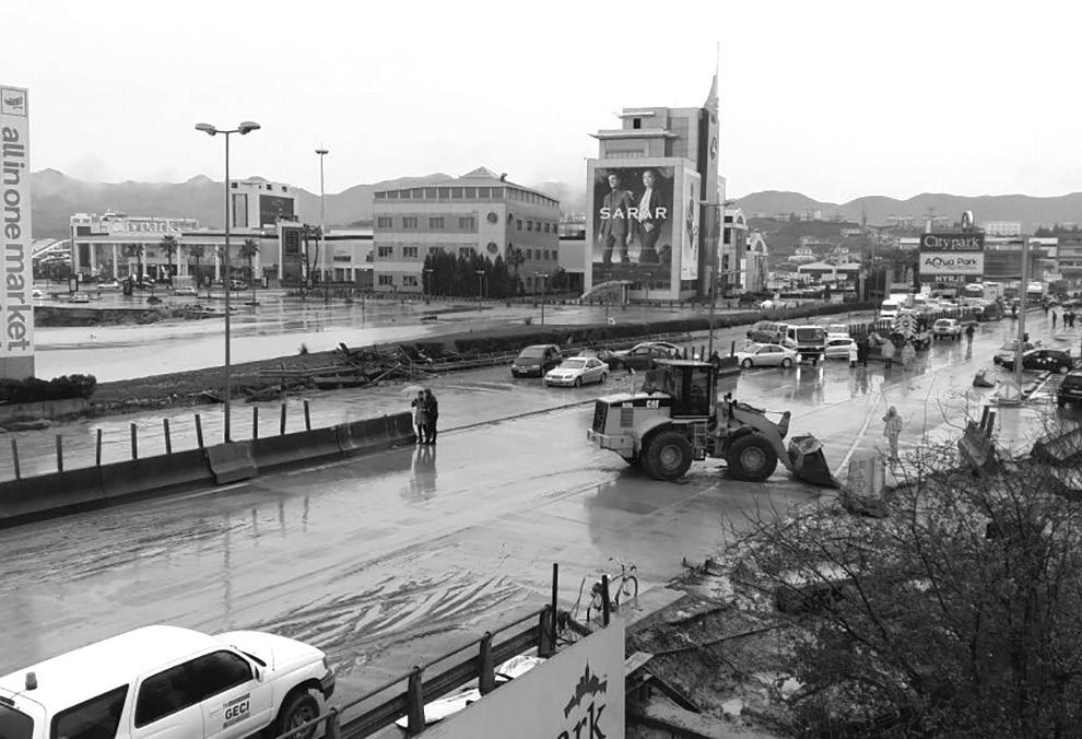 nëntorin e vitit të kaluar në autostradën Tiranë Durrës. Deri më tani janë paraqitur në prokurori 20 biznese që kanë bërë kallëzim për dëmtimin e pronës nga përmbytja.