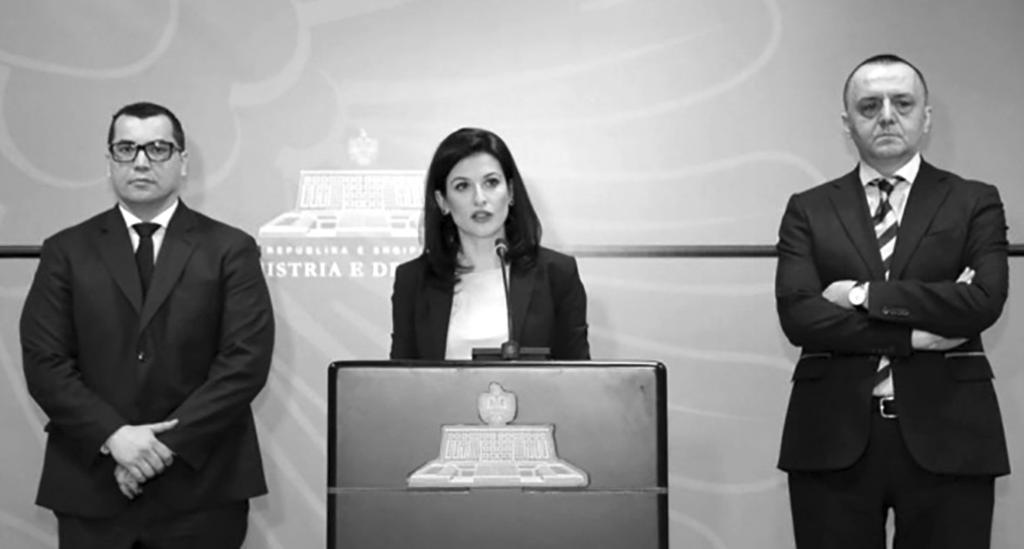 10 E Martë 27 Mars 2018 GAZETA SOT ekonomi Kume Gjonaj: Kemi dhe nisur Vishaj: reformën Nano e u pronave, detyrua verifikim të qeveriste i të gjithë titujve 6 muaj të pronësisë pa ministra Pezullimi
